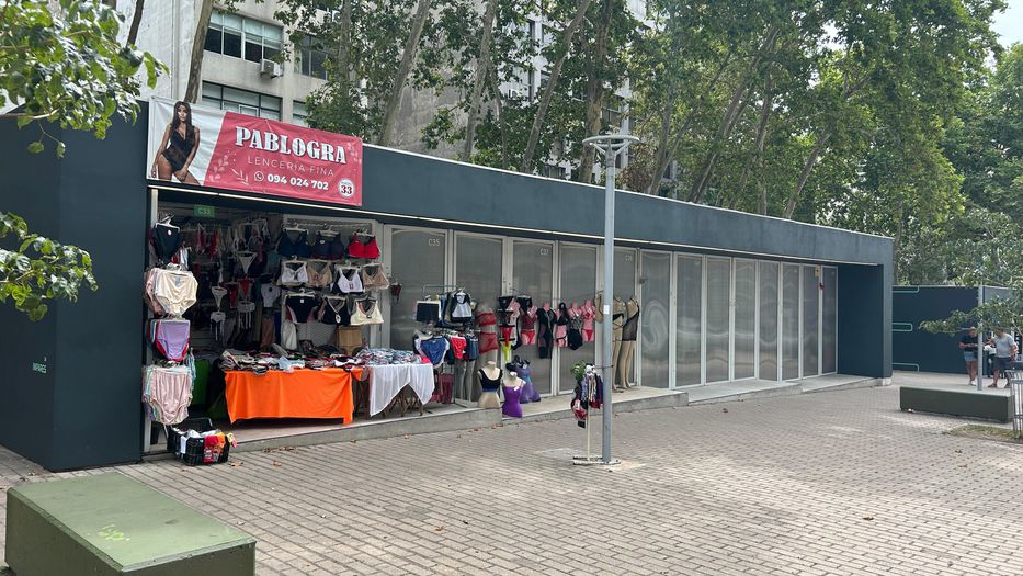 Puestos vacíos. Foto: Montevideo Portal