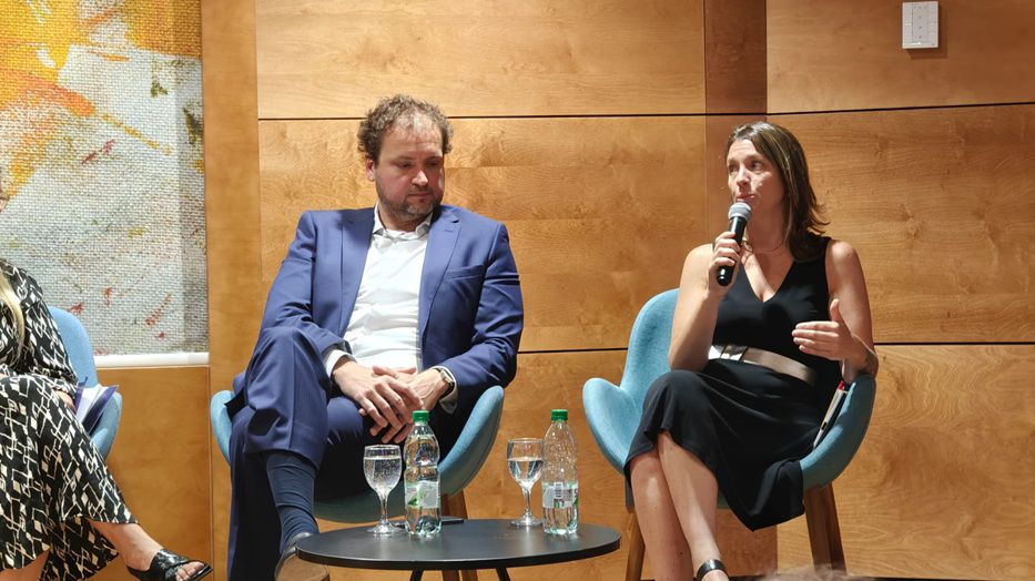 Nicolás Cichevski e Isabella Antonaccio. Foto: Montevideo Portal