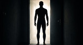 Los ojos ciegos bien abiertos