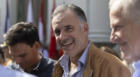 Para acercarse y saludar