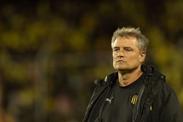 Peñarol viajó rumbo a Colombia para su debut copero, sin Abel Hernández y con Darias