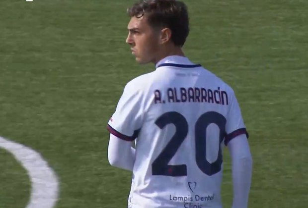 Italia: Agustín Albarracín hizo su debut oficial en Cagliari, que perdió 3-1 con Pisa