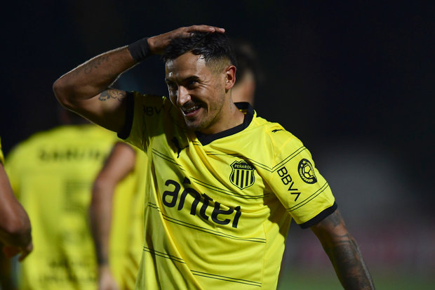 Peñarol sumó otra baja importante para el duelo con Wanderers y es duda para Corinthians