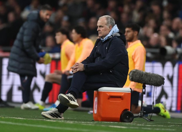 “Es que no le entiendo nada”: Marcelo Bielsa y el ida y vuelta con el traductor en Wembley