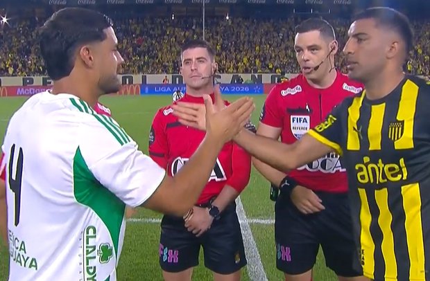 Apertura: Peñarol y Racing están empatando sin goles en el Campeón del Siglo