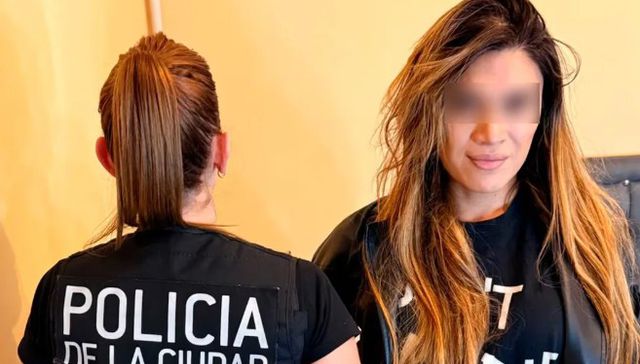 Hermanita y viuda negra