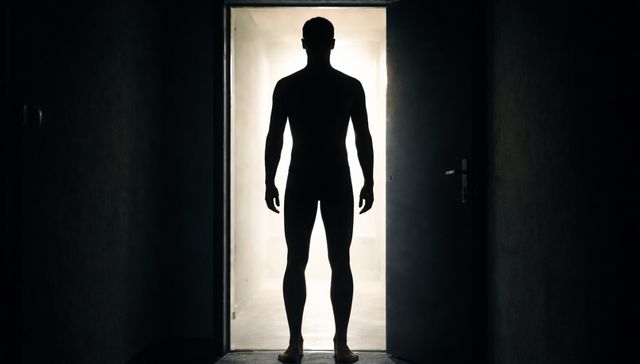 Los ojos ciegos bien abiertos