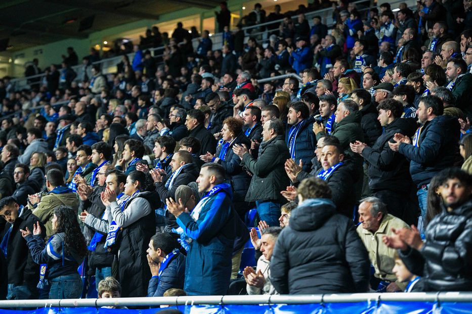 Las tribunas le van quedando vacías