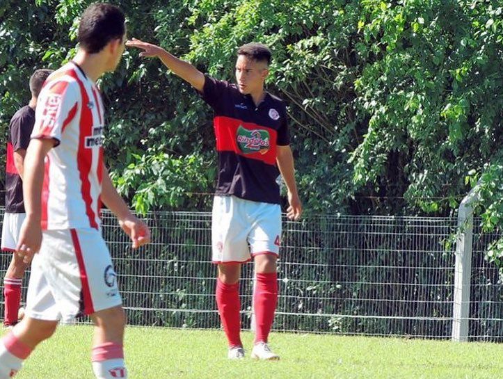 Alejandro Satriano jugando en Rentistas. Foto: Instagram @satrianoale