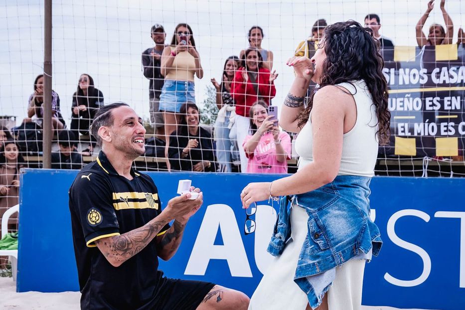 Aplauso, anillo y beso