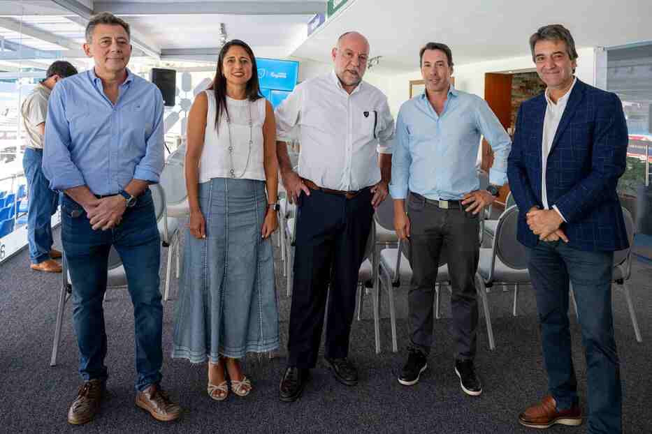 Pablo Rego, Verónica Burgueño, Fabio Magno, Juan Manuel Parada y Pablo Ferrari. Foto: cedida a Montevideo Portal