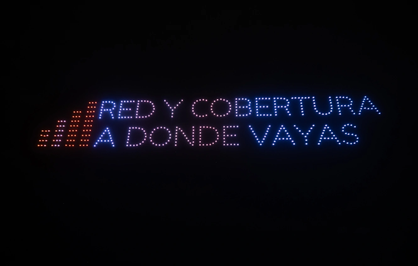 Show de drones en el cielo. Foto: Javier Noceti