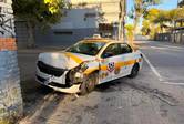 Ni robo ni otro auto: giro en caso de taxi que apareció chocado y abandonado en Montevideo