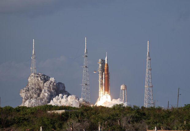 En imágenes y segundo a segundo: así se vio el lanzamiento del Artemis II hacia la Luna