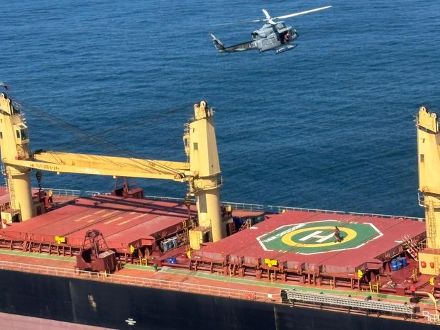 La Armada evacuó a un tripulante tailandés que ingirió un químico accidentalmente