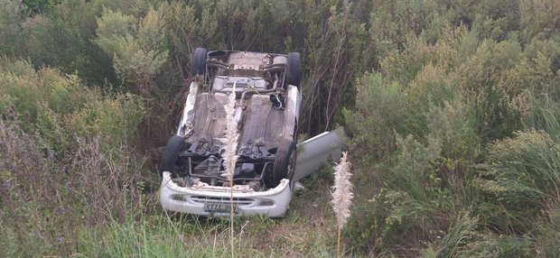 Policía de civil volcó en ruta 33 tras despiste; sufrió lesiones leves