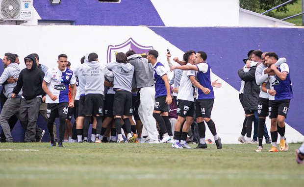Segunda División: Fénix le ganó a Tacuarembó 3-2 como local, de atrás y en la hora