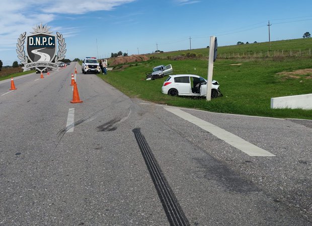 Siete lesionados, incluido un bebé, tras choque entre dos autos sobre la Ruta 9