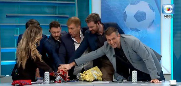 J.R. Carrasco rompió los huevos de Pascua en TV y lanzó pedido: “Que me escuche Bielsa”