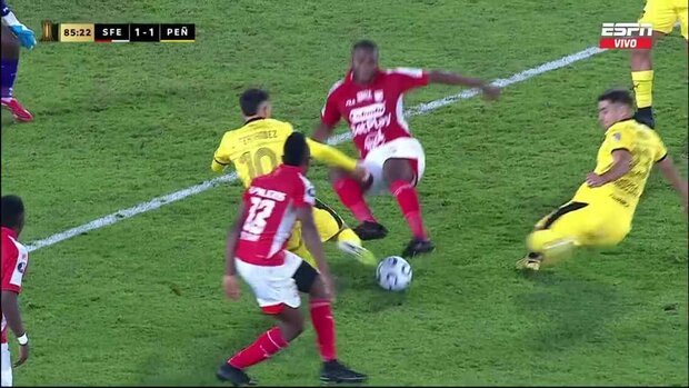 El penal que reclamó Peñarol en Bogotá y le queja de Leo Fernández: “Me rompió el zapato”
