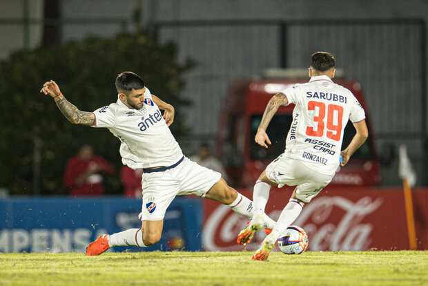 Apertura: Bloopers, penales, roja, y una presentación de Nacional que enciende alarmas