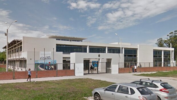 Denunciaron a docente del Liceo 33 por acoso: “Se las queda viéndolas cuando se van”