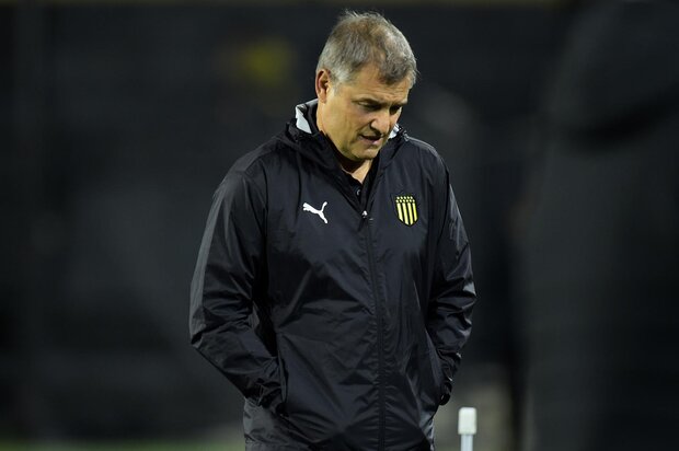 “Me preocupa todo” y “no salió nada”: Diego Aguirre tras 0-2 de Peñarol con Liverpool