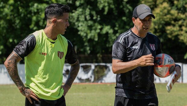 River cesó a su DT, que pagaba “desayunos y almuerzos” del plantel, y anunció su sustituto