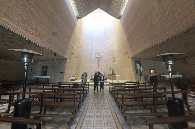 Macabro hallazgo: un anciano fue encontrado muerto frente al altar de una Iglesia