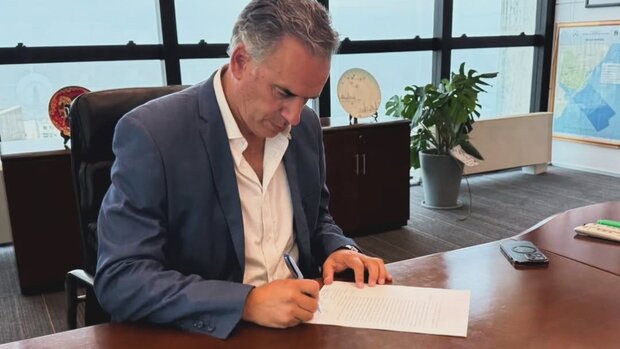 Con “la dignidad humana en el centro”, Orsi firmó decreto que reglamenta la eutanasia