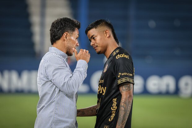 Óscar Córdoba defendió al DT de Tolima por dichos sobre Nacional en pausa de hidratación