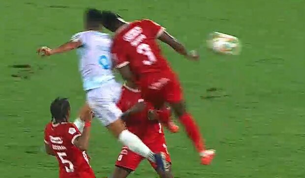 Colombia: Falcao sufrió un choque de cabezas y tuvo que pasar la noche internado