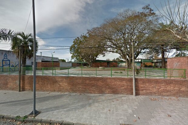 Alumno de 12 años discutió y agarró a piñas a su maestra en la escuela a la que asiste