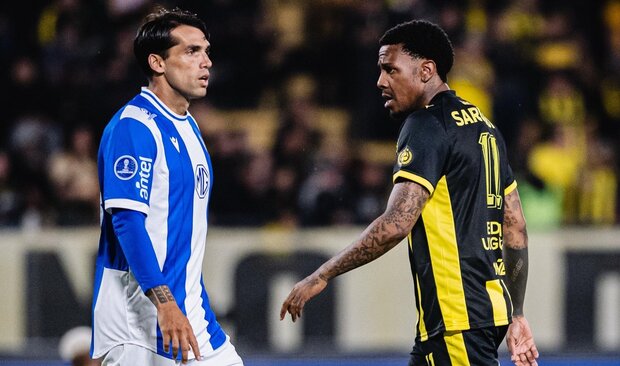 Apertura: Peñarol y Juventud están empatando sin goles en el Campeón del Siglo