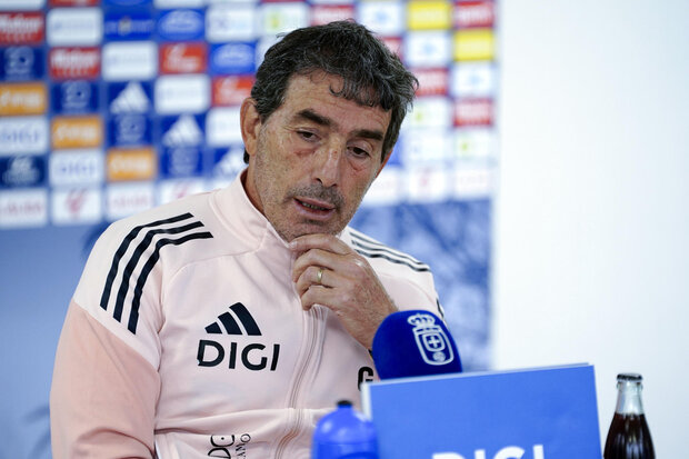 Guillermo Almada se quejó del VAR: “El 90% de las decisiones han sido contra el Oviedo”