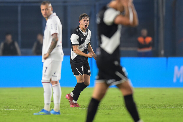 Enzo Cabrera: de Río Negro de San José a anotarle a los dos grandes con Danubio
