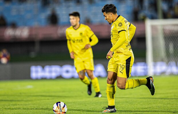 Apertura: Wanderers y Peñarol están empatando sin goles en el Estadio Centenario