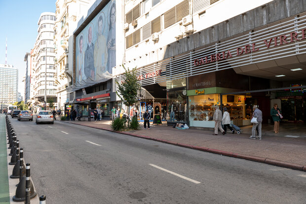 Pasillos vacíos y persianas bajas: el “deterioro silencioso” de las galerías de Montevideo