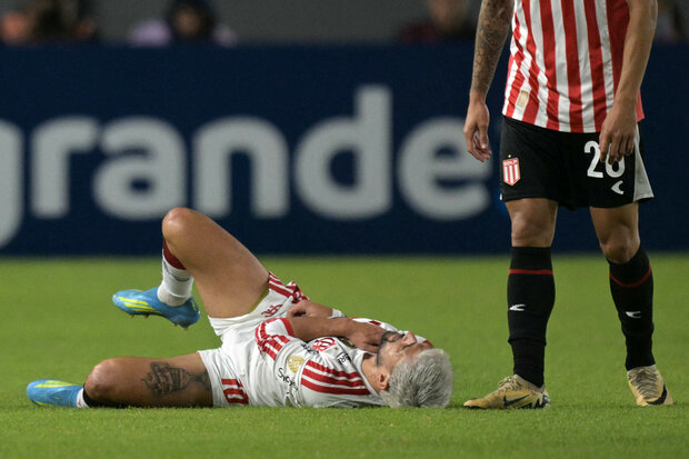 Libertadores: Giorgian de Arrascaeta salió sentido en Flamengo por duro golpe y preocupa