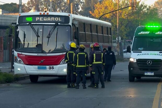 Ómnibus atropelló a una joven en Maroñas; el chofer quedó en shock e intentaron golpearlo