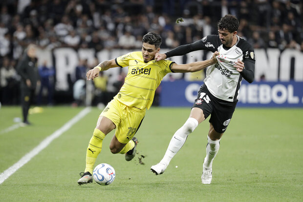 Peñarol: “Estamos pasando por un momento de mierda”, dijo Arezo, y exigió “estar juntos”