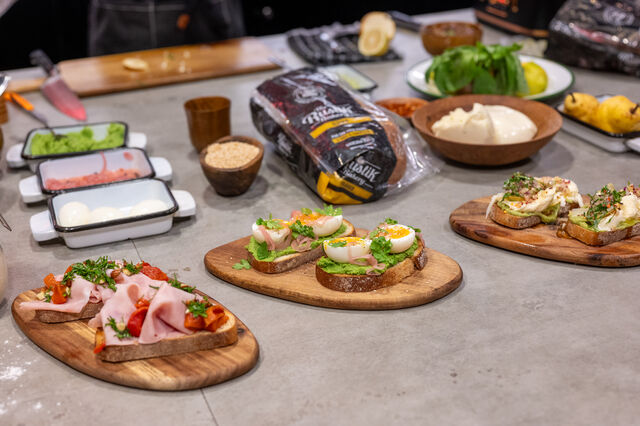 Tres opciones de tostones preparados por Lucía Soria. Foto: Javier Noceti