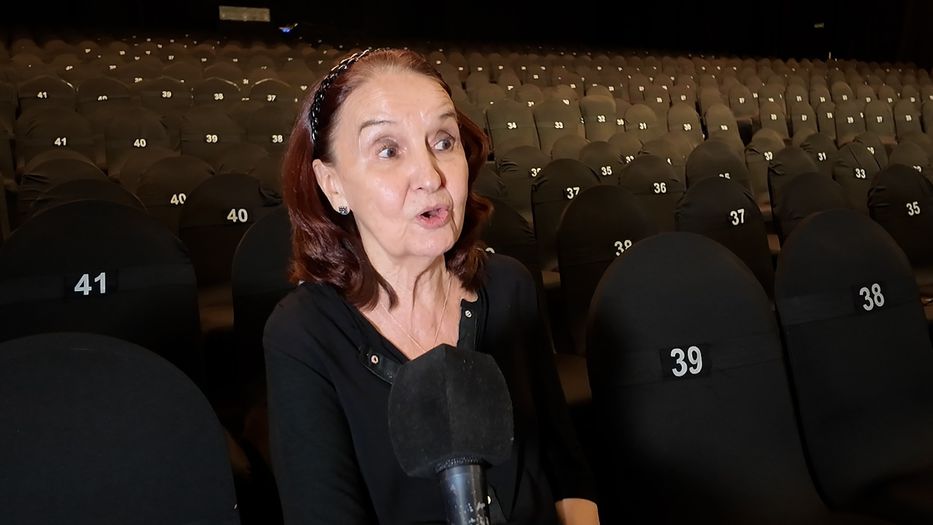 Con la punta del pie