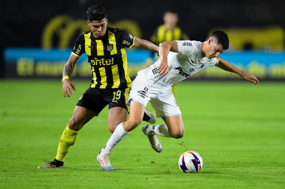 Intermedio: Peñarol y Liverpool están empatando 1-1 en el Campeón del Siglo
