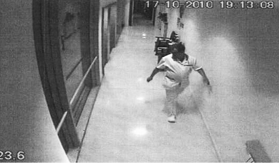 Captura de cámara de seguridad.