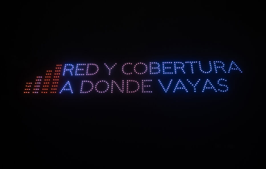 Show de drones en el cielo. Foto: Javier Noceti