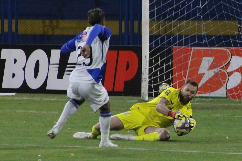 Facundo Silva jugando en Deportivo Binacional de Perú. Foto: Instagram @facu_silvaaa