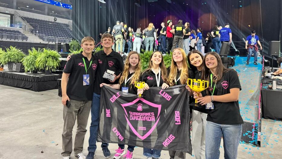 Equipo de liceales uruguayos clasificó a mundial de robótica y va a competir en EE. UU.