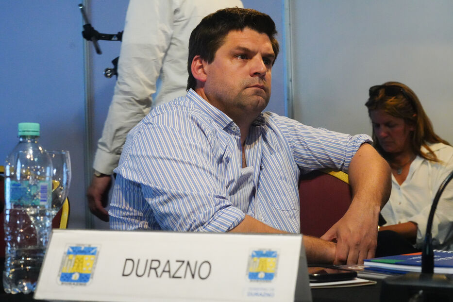 “Sorpresa” y “juego político”: Algorta criticó al Ejecutivo por traslado de planta de UTE