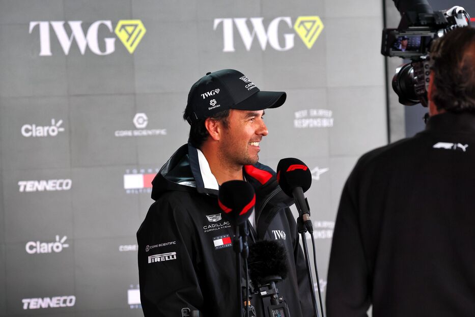 Baila lento flor morada